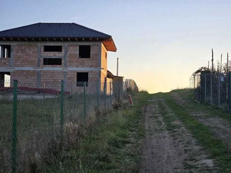 Vand teren cu utilitati pt constructie rezidentiala in Sovata - 2