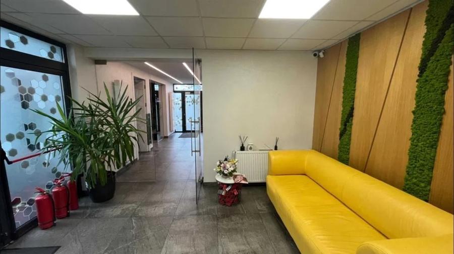 Imobil de vânzare – Pretabil pentru clinică medicală - 2