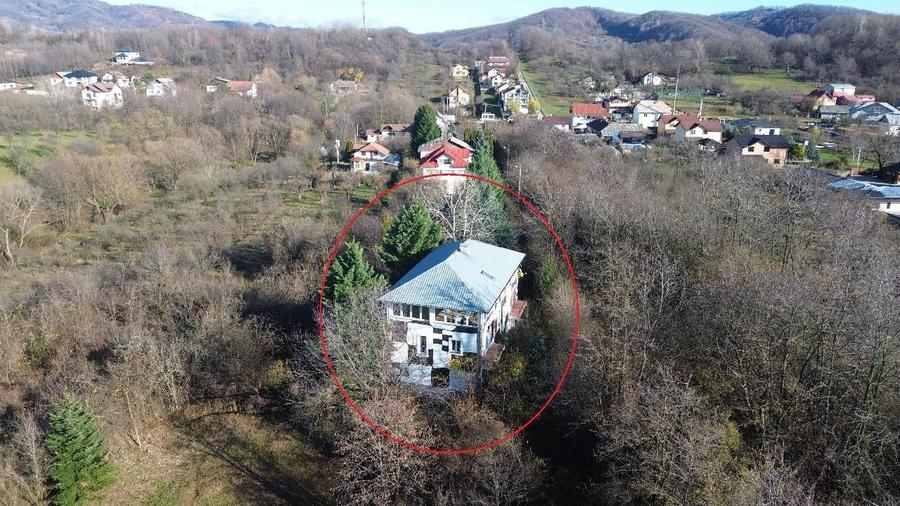 PUCIOASA, Imobil cu S+P+E - 564 m²  si teren - 1.737 m² - 1