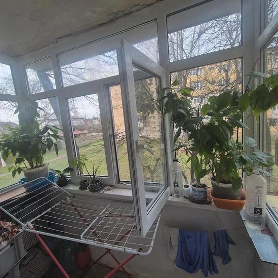 Vand apartament doua camere et.1 Roman - 2