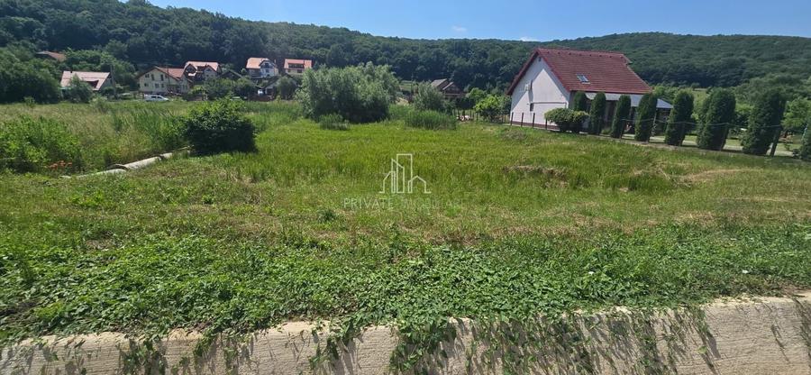 Teren Construcții intravilan de 1327 mp, în Corunca