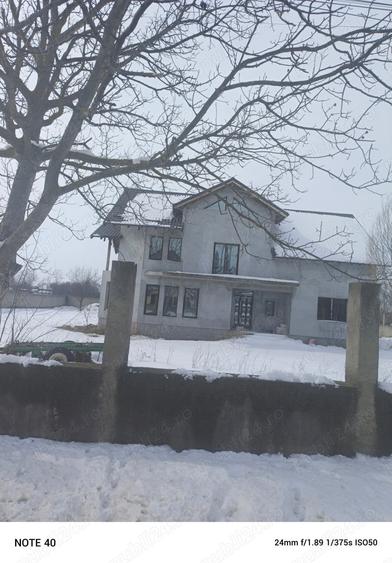 casa de vanzare la Titu - 1