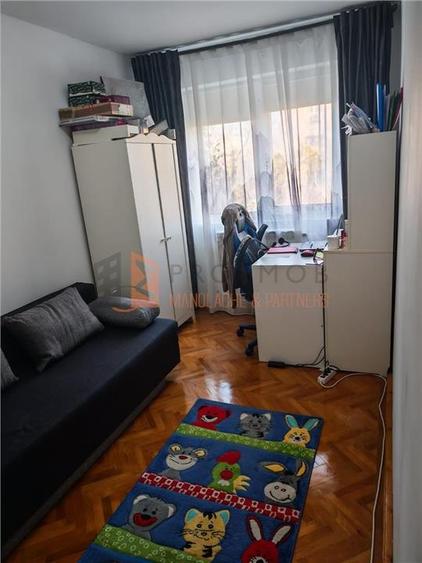 Apartament 3 camere cf 1 semidecomandat in zona Crang - 7