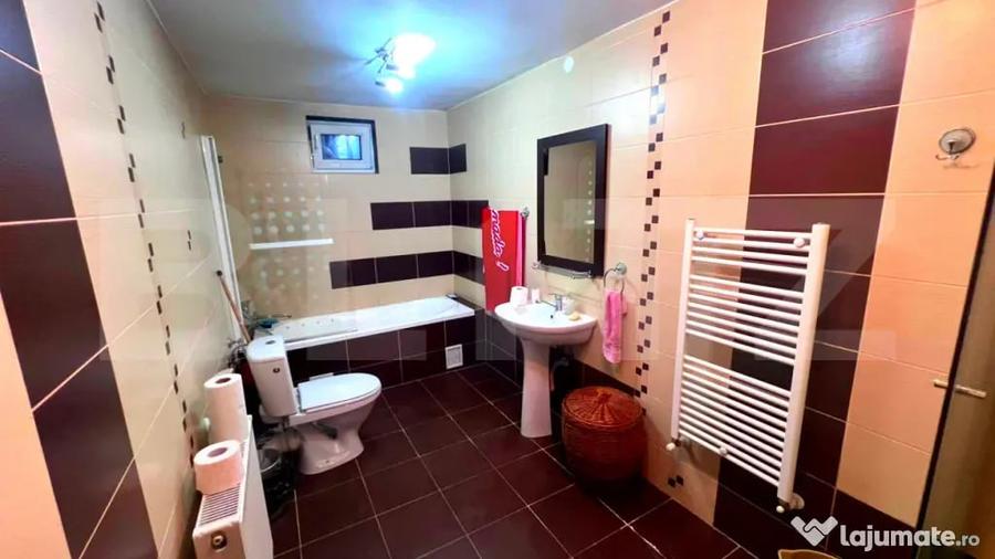 Casă cu 5 camere cu Teren 250 Mp în Central