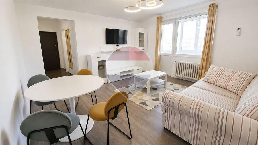 Apartament cu 3 camere semidecomandat, mobilat în Ștefan cel Mare