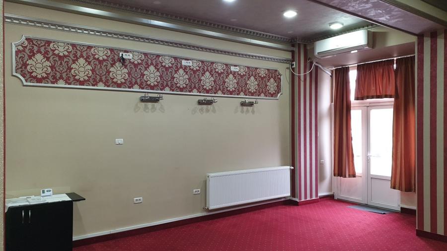 Dau in chirie spatiu comercial amenajat Arad, Poetului, 54 mp , parter bloc - 3