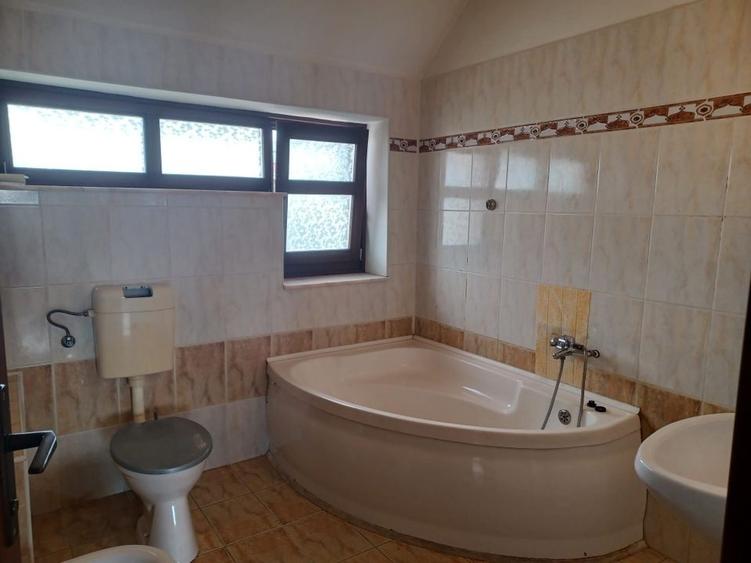 Casa insiruita, 2 dormitoare, garaj, Sanmartin. 120 000 E. Comision 0. - 17