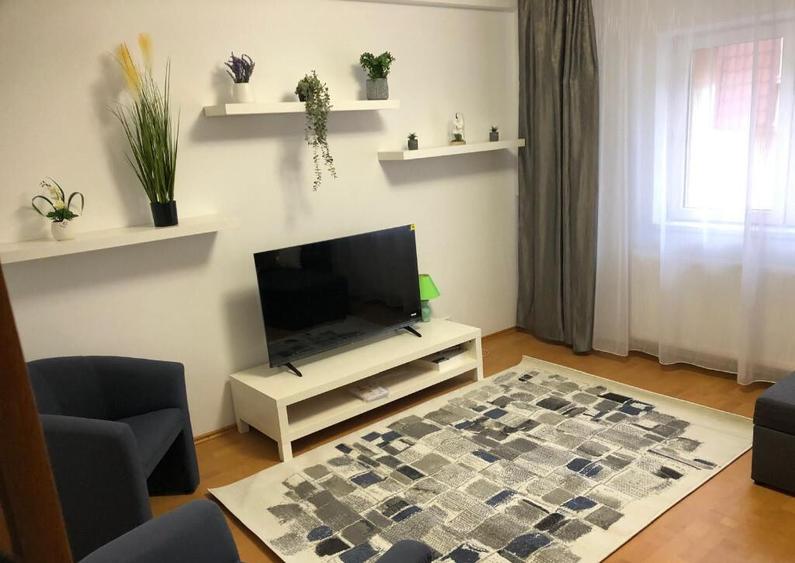 Apartament cu 3 camere, decomandat - zona Centru Civic - 2