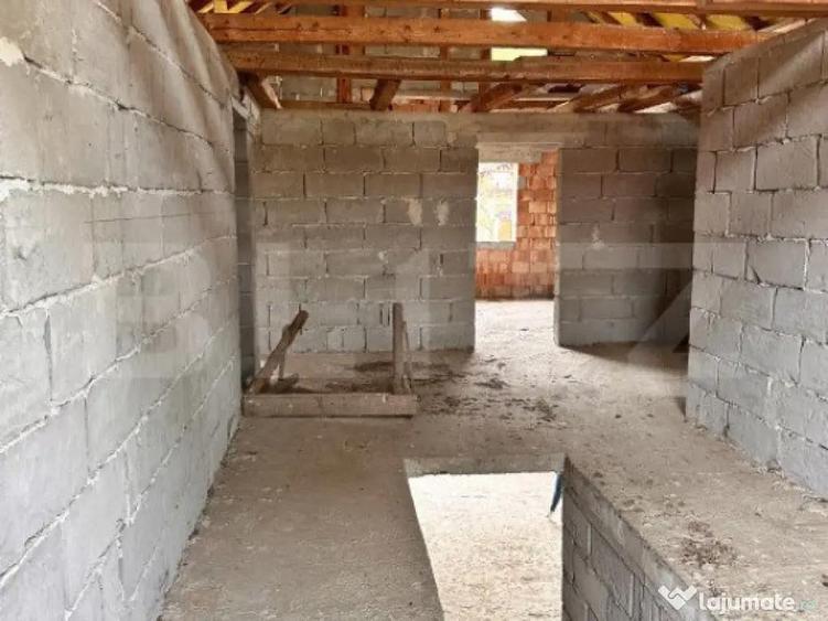 Casa de vanzare la ro?u,500 mp utili poten?ial Unic, loc - 4