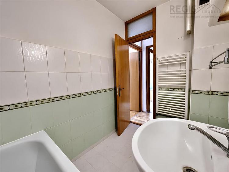 Apartament cu 4 camere decomandat în Sud