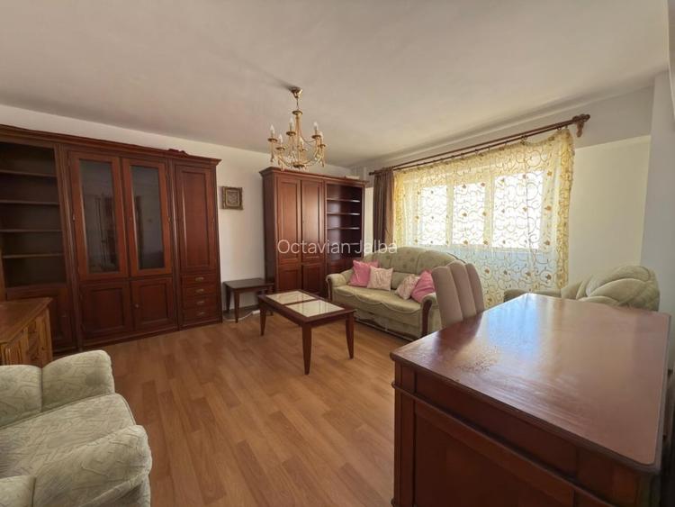 2 camere decomandate pe Calea Calarasi, metrou - aproape de tot ce conteaza. 2 camere decomandate pe Calea Calarasi, metrou - aproape de tot ce conteaza.