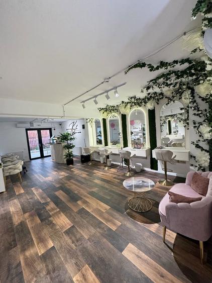 Inchiriere posturi salon - 4