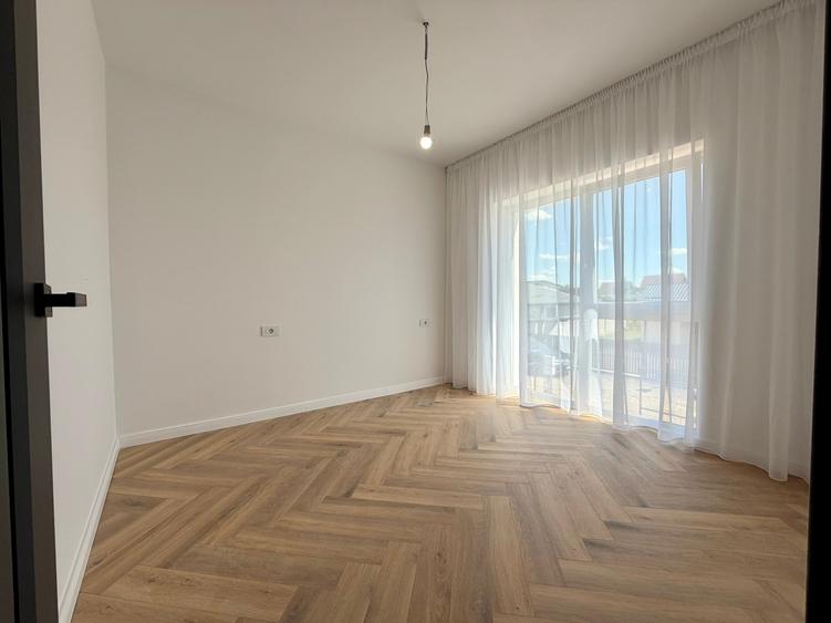 Duplex cu 4 camere cu Canalizare în Bucium