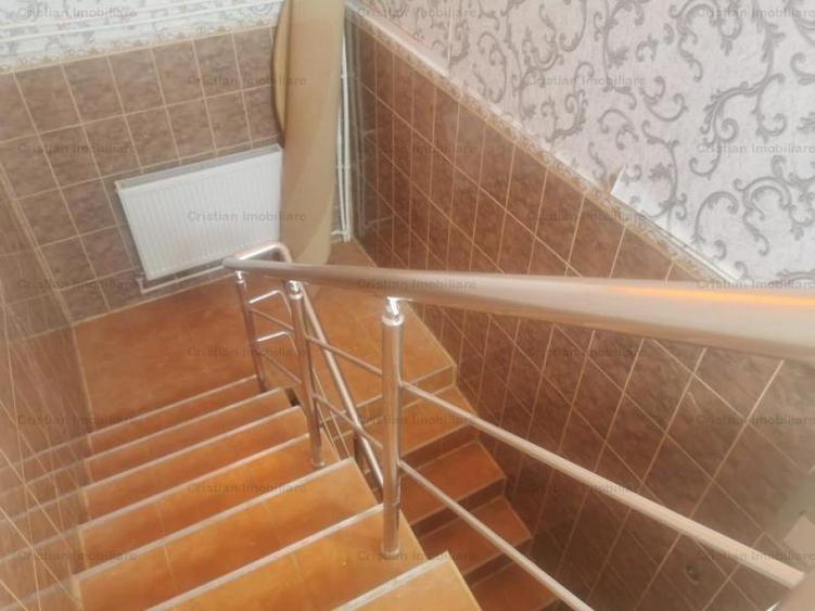 Casă cu 5 camere cu Canalizare în Central