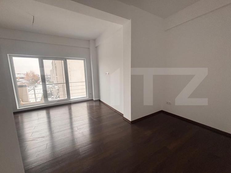 Apartament cu 3 camere decomandat în Viforâta