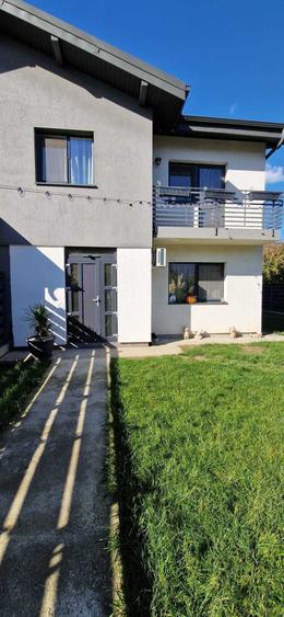 Casă cu 4 camere cu Teren 400 Mp în Valea Adâncă