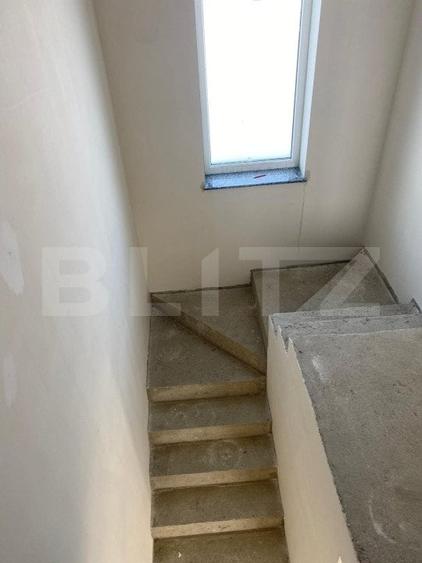 Duplex cu 4 camere cu Canalizare în Exterior Sud