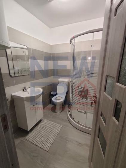 Casă individuală cu 43 camere cu Canalizare în Vest