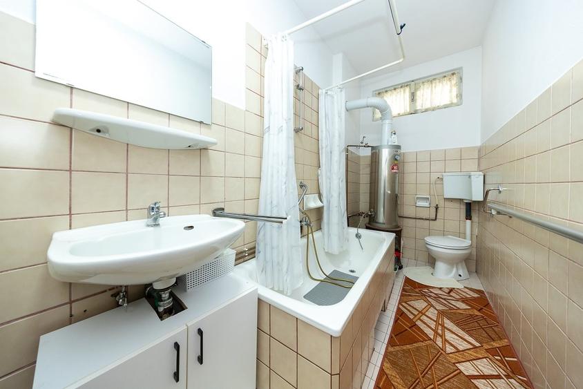 Casă individuală cu 4 camere cu Canalizare în Poiana Mărului