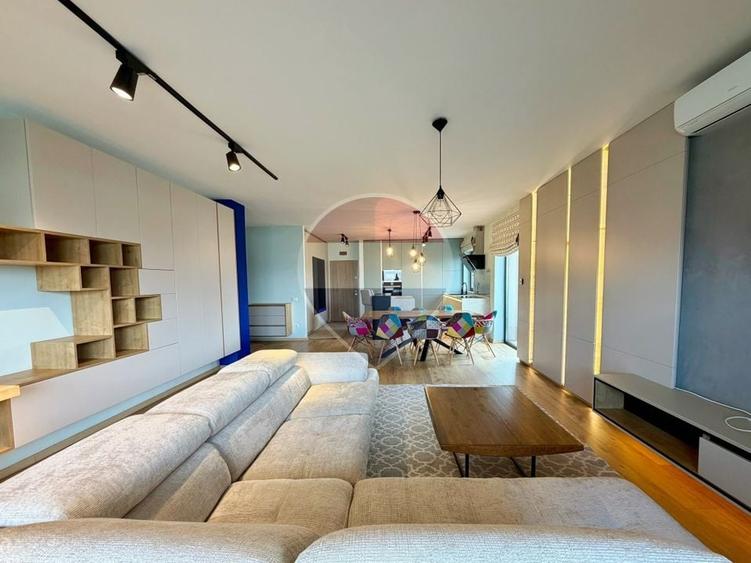 Apartament cu 3 camere semidecomandat în Calea Turzii