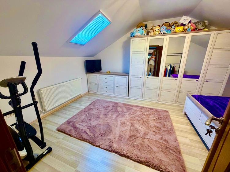 Duplex cu 5 camere cu Canalizare în Sud
