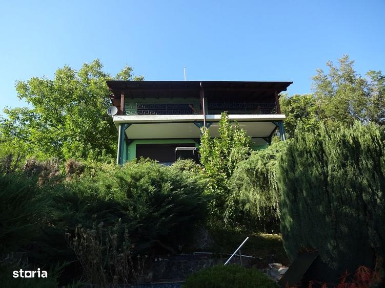 Casă cu 4 camere cu Teren 1568 Mp în Aleșd