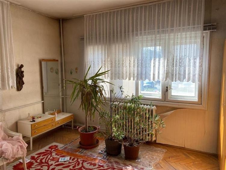Casă individuală cu 6 camere cu Canalizare în Bucureștii Noi