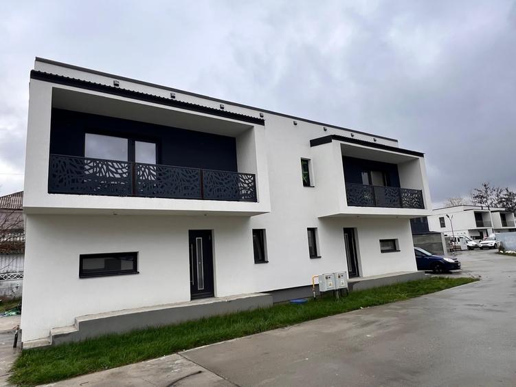 Duplex cu 4 camere cu Canalizare în Nord-Vest