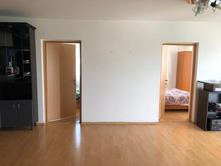 Apartament cu 3 camere decomandat în Dâmbul Rotund