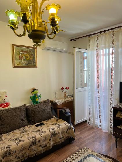 Apartament cu 3 camere semidecomandat în Valea Călugărească