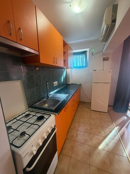 Garsonieră decomandată în Camil Ressu