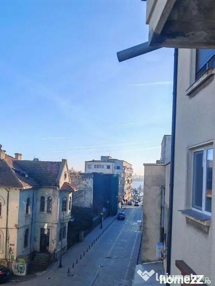 Apartament cu 3 camere decomandat în Peninsula
