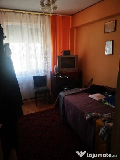 Apartament cu 4 camere decomandat în Vest