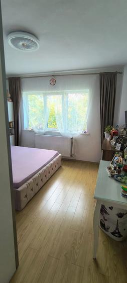 Apartament cu 3 camere semidecomandat în Exterior Vest