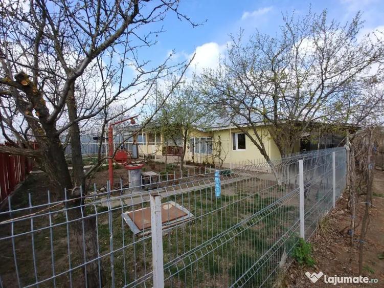 Casă cu 3 camere în Crăiești