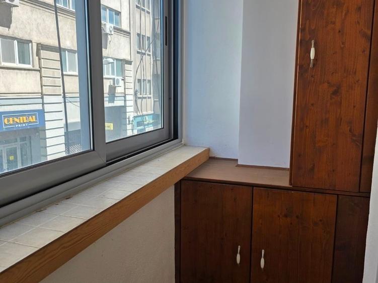 Piata Unirii, pe Bibescu Voda, 3 minute metrou, etajul 1 - 3