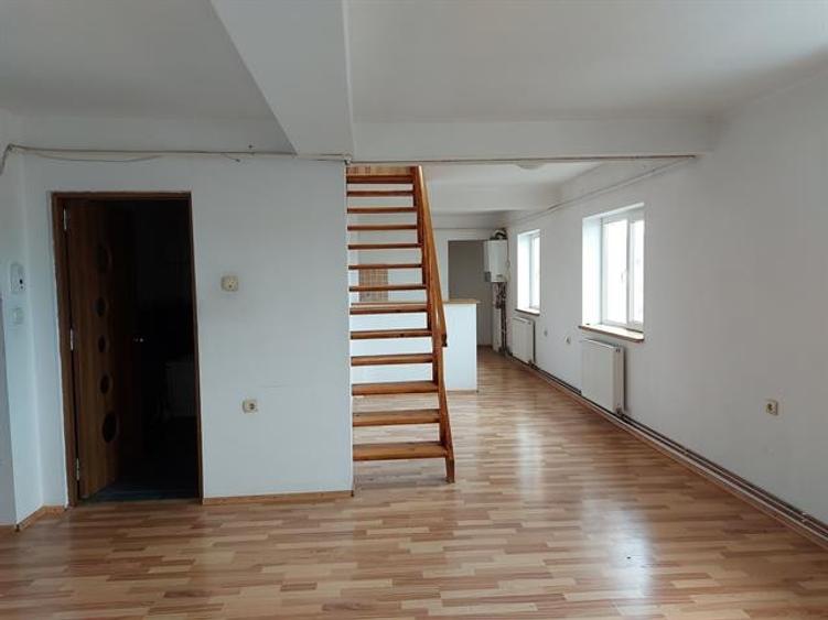 Ap 3 cam. in Gavana 3 in sup de 96 mp, 814 E/mp, an 2008 la pret 78 100 euro . - 1