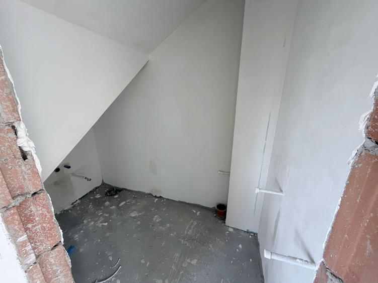 Ocazie! Case P+1+Pod. 4 cam. Util 100mp. Teren 200mp. Complex inchis - 3