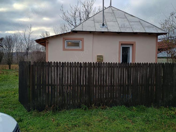 Vand casa in zona linistita cu conditii f bune,judetul Dambovita - 2