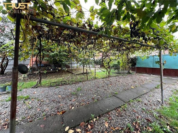 Casa la curte, central, Decebal - 5