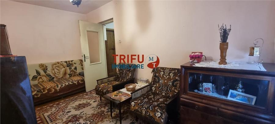 Apartament 3 camere semidecomandat zona Cetate etaj 2 - 5