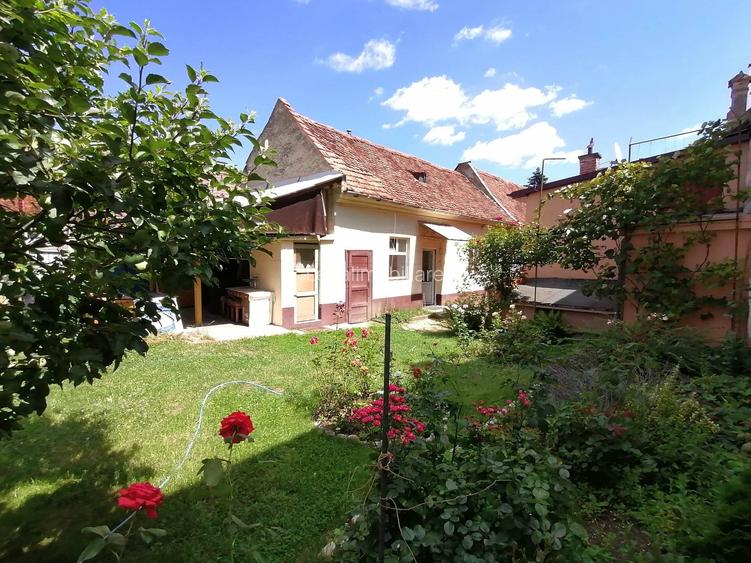 Casa + magazin - Strada Lunga - cu teren de 200 mp si gradina de 400 m Casa + magazin - Strada Lunga - cu teren de 200 mp si gradina de 400 m