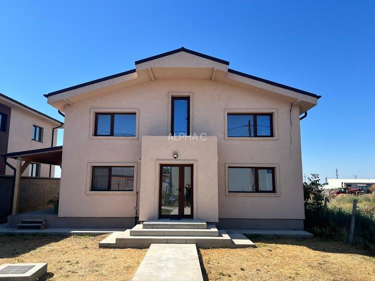 Vila de vanzare in Ovidiu - P+1, teren 470mp
