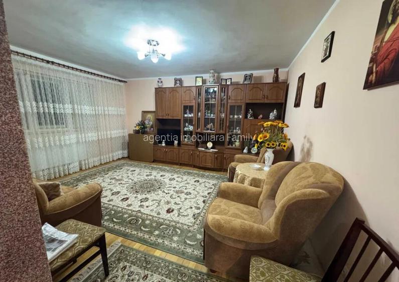 Apartament cu 3 camere decomandate - Parter - Zona George Enescu