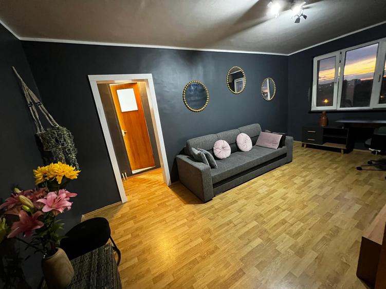 Apartament 3 Camere,Titan,metrou Nicole Grigorescu,PIATA bl.1978, decomandat - 1