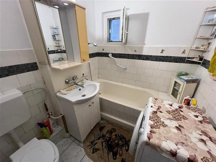 Apartament cu 3 camere decomandat - 70 mp - Zona Adriatica, Str. Aleea Visinului - 18