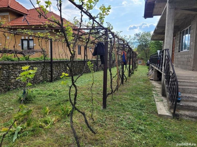 Casă cu 3 camere cu Teren 843 Mp în Sănătești