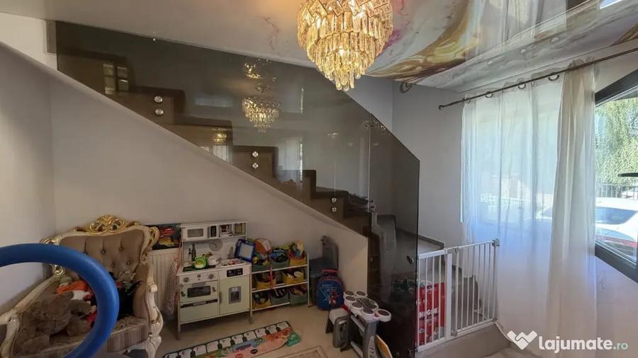 Casă cu 5 camere cu Teren 457 Mp în Ciorogârla