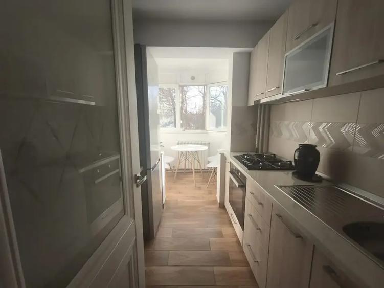 DE VANZARE apartament 3 camere mobilat/utilat Titan Liviu Rebreanu - 4