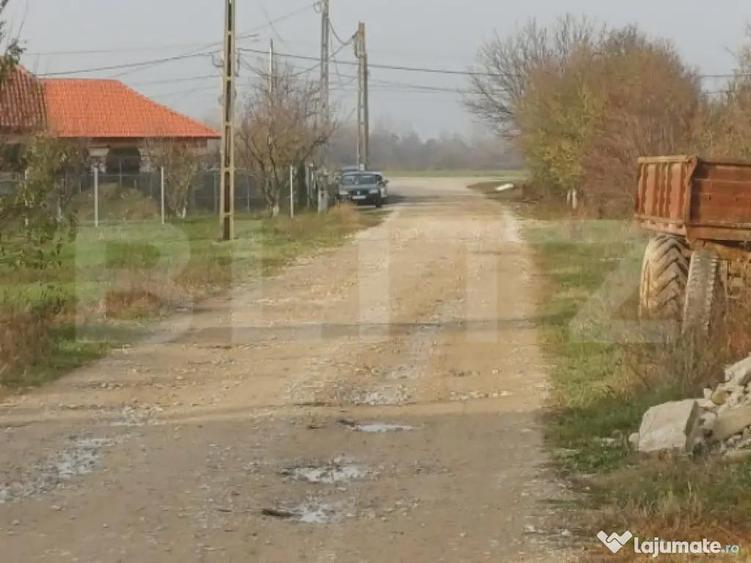 Parcele Teren 610 mp, zona pepiniera Cornesti - 1